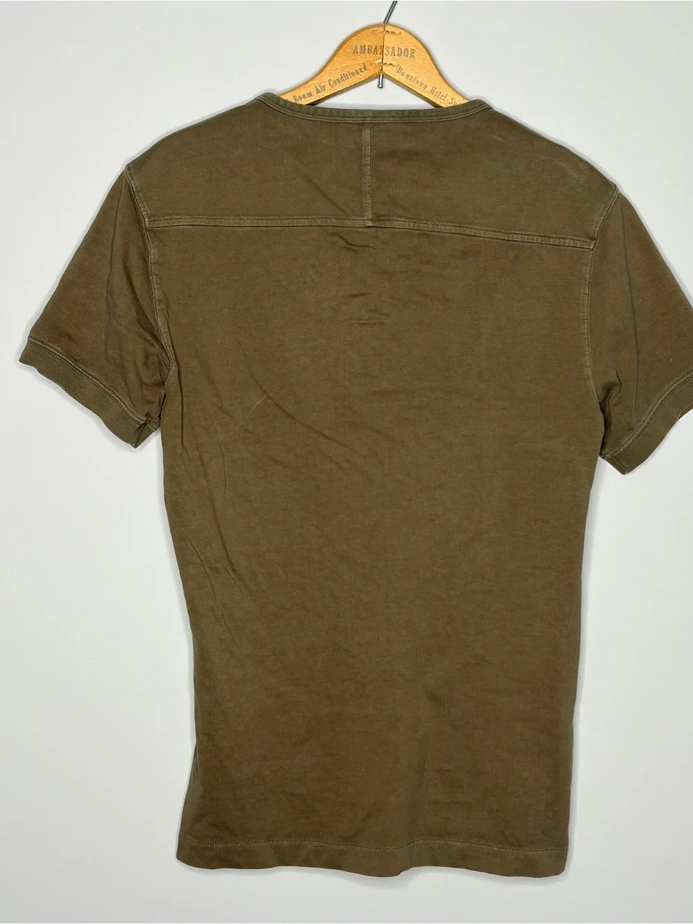 Banana Republic Men's Rugged Slub Henley Olive Green Small